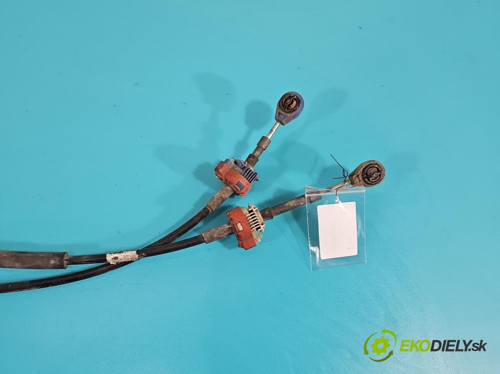 Citroen C2 1.4 8V 73 HP manual 54 kW 1360 cm3 3- Páka: Změny: stupeň,rýchlosť  (Rýchlostná páka (kulisa))