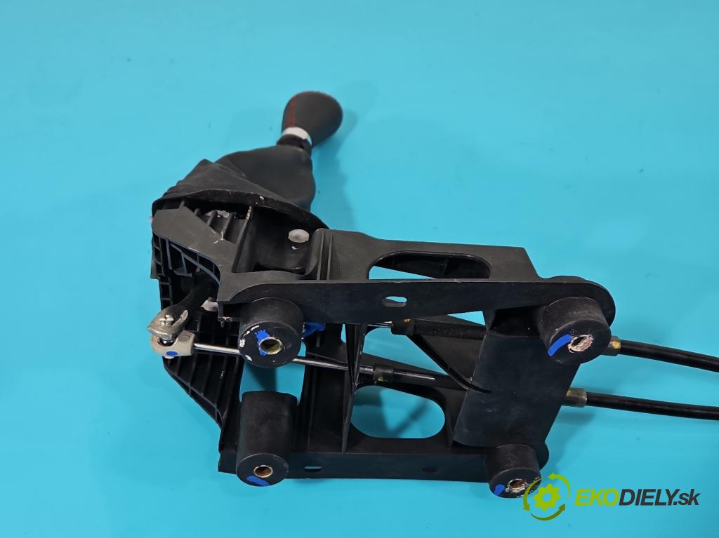 Citroen C2 1.4 8V 73 HP manual 54 kW 1360 cm3 3- Páka: Změny: stupeň,rýchlosť  (Rýchlostná páka (kulisa))