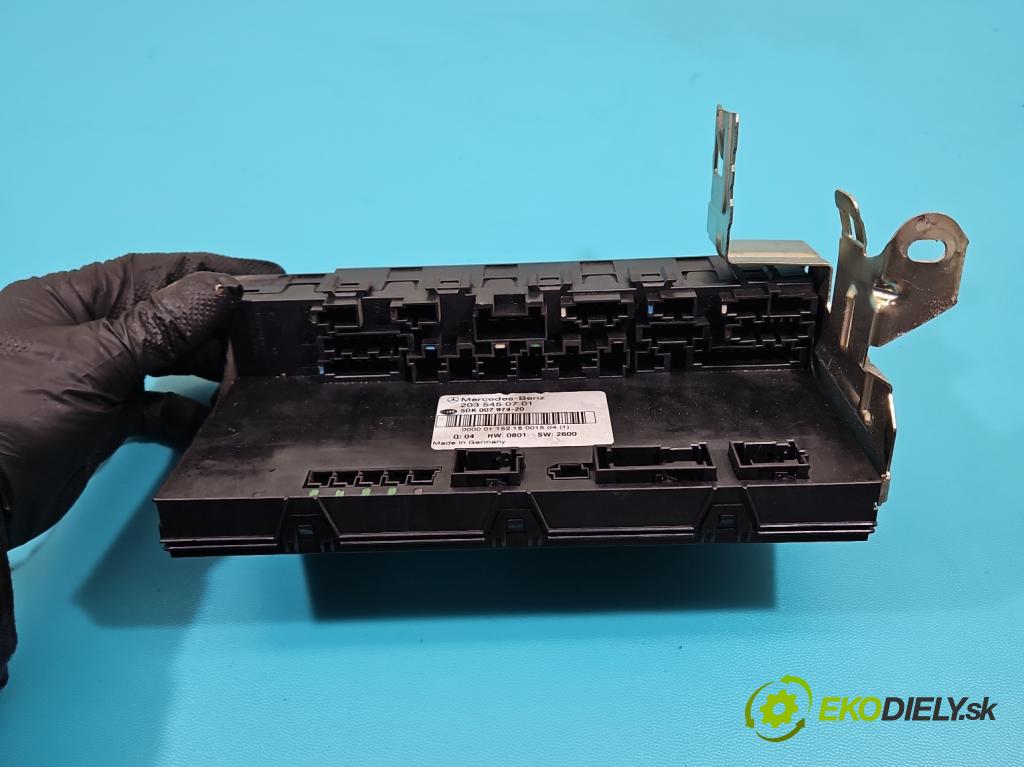 Mercedes C W203 2000-2007 2.2 cdi 102 hp manual 75 kW 2151 cm3 4- skříňka pojistková 2035450701 (Pojistkové skříňky)