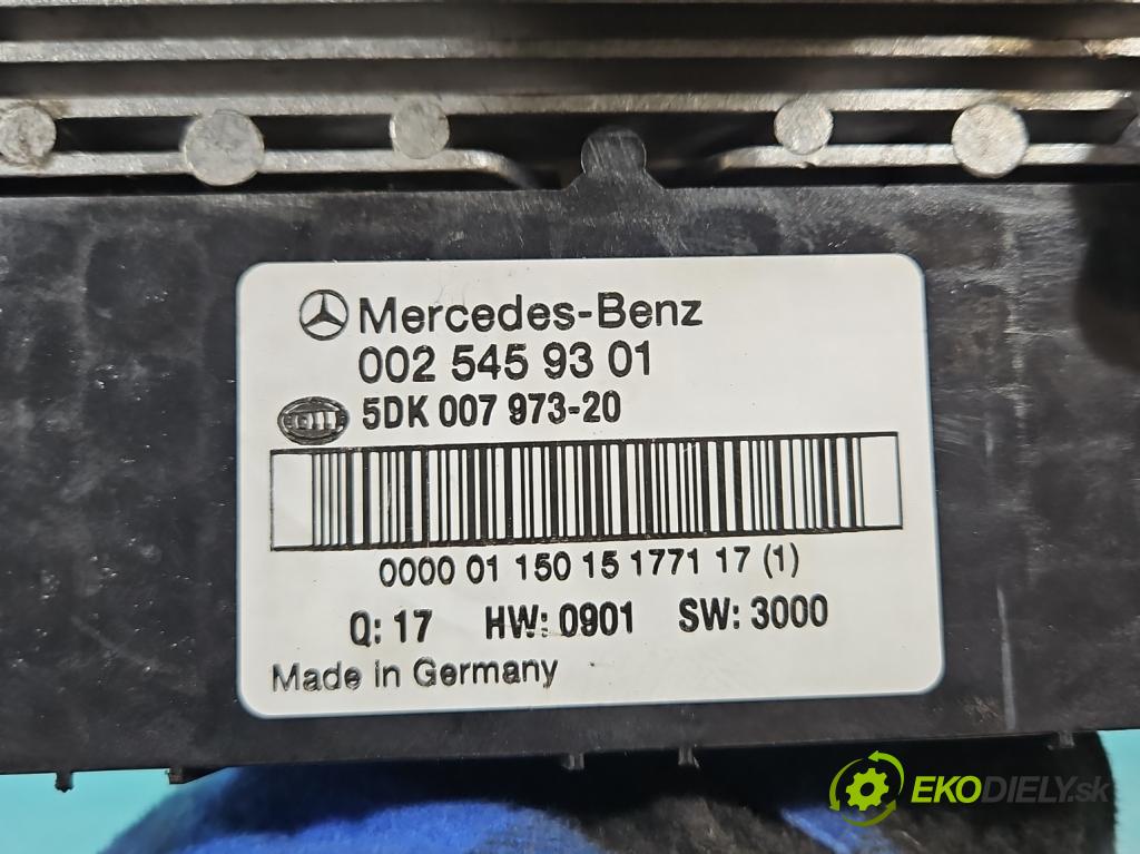 Mercedes C W203 2000-2007 2.2 cdi 102 hp manual 75 kW 2151 cm3 4- skříňka pojistková 0025459301 (Pojistkové skříňky)