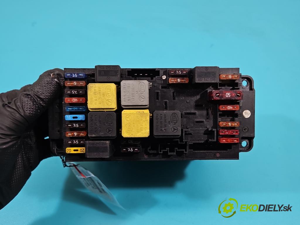 Mercedes C W203 2000-2007 2.2 cdi 102 hp manual 75 kW 2151 cm3 4- skříňka pojistková 0025459301 (Pojistkové skříňky)