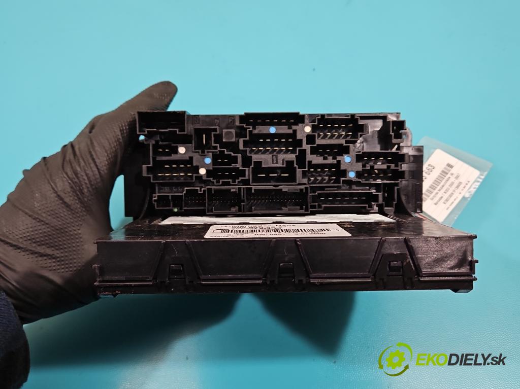 Mercedes C W203 2000-2007 2.2 cdi 102 hp manual 75 kW 2151 cm3 4- skříňka pojistková 0025459301 (Pojistkové skříňky)