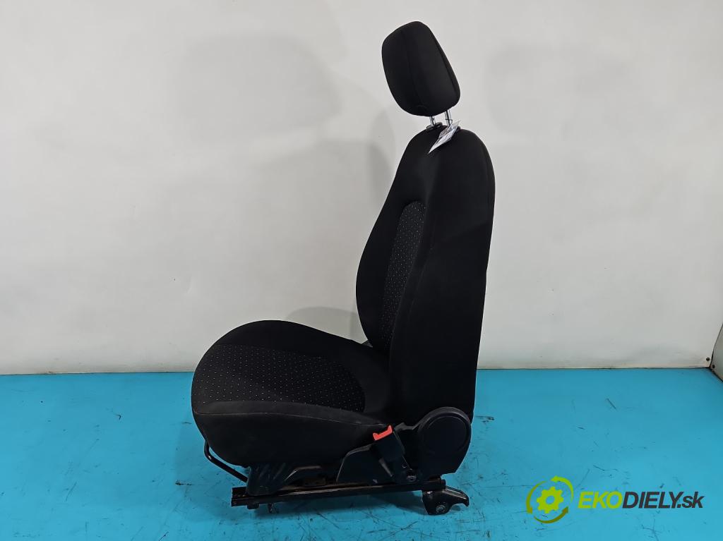 Fiat Punto Grande 1.4 8V 77 HP manual 57 kW 1368 cm3 5- Sedačka pravý  (Sedačky, sedadlá)