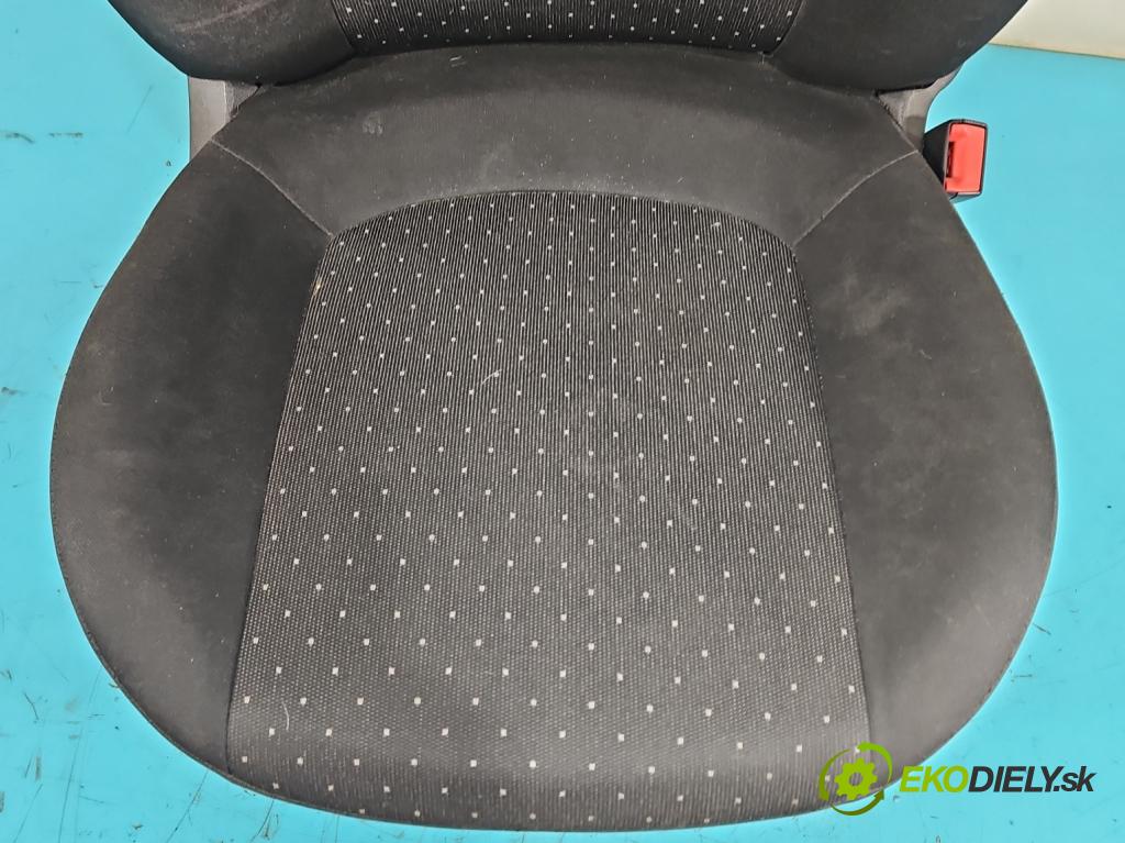 Fiat Punto Grande 1.4 8V 77 HP manual 57 kW 1368 cm3 5- Sedačka pravý  (Sedačky, sedadlá)