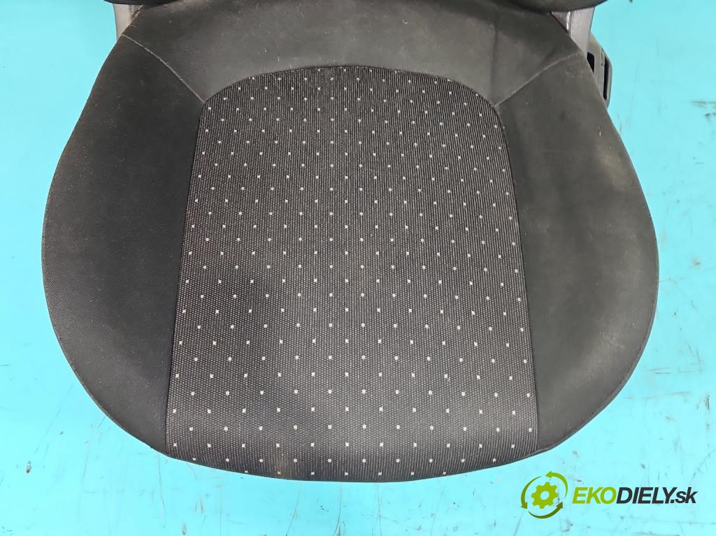 Fiat Punto Grande 1.4 8V 77 HP manual 57 kW 1368 cm3 5- Sedačka ľavý  (Sedačky, sedadlá)