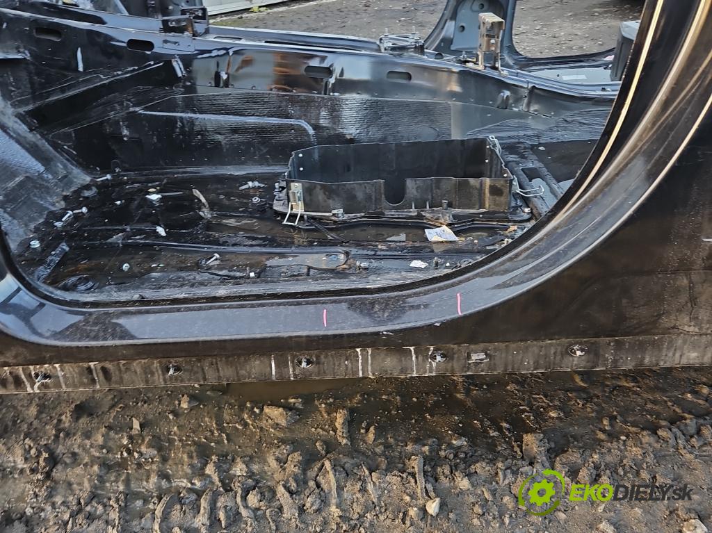 Porsche Cayenne II 2010-2017 4.8 V8 Turbo 500KM automatic 368 kW 4806 cm3 5- práh levý  (Ostatní)