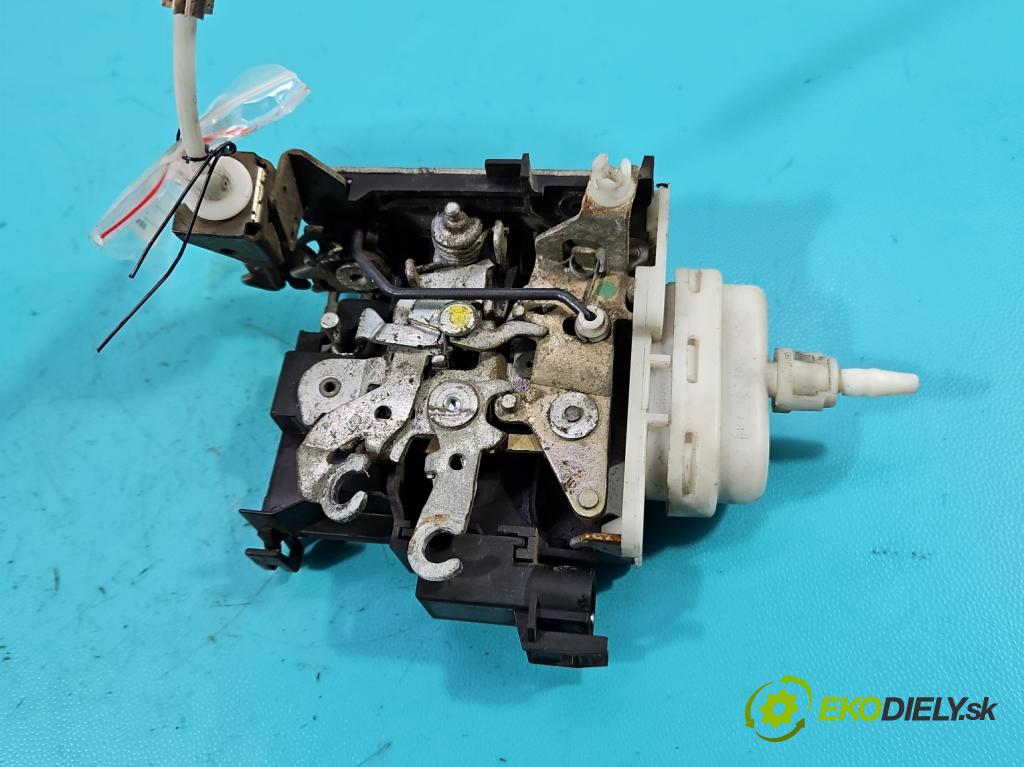 Audi A4 B5 1994-2001 1.6 8V 101 hp manual 74 kW 1595 cm3 5- zámek přední levý 8D1837015F