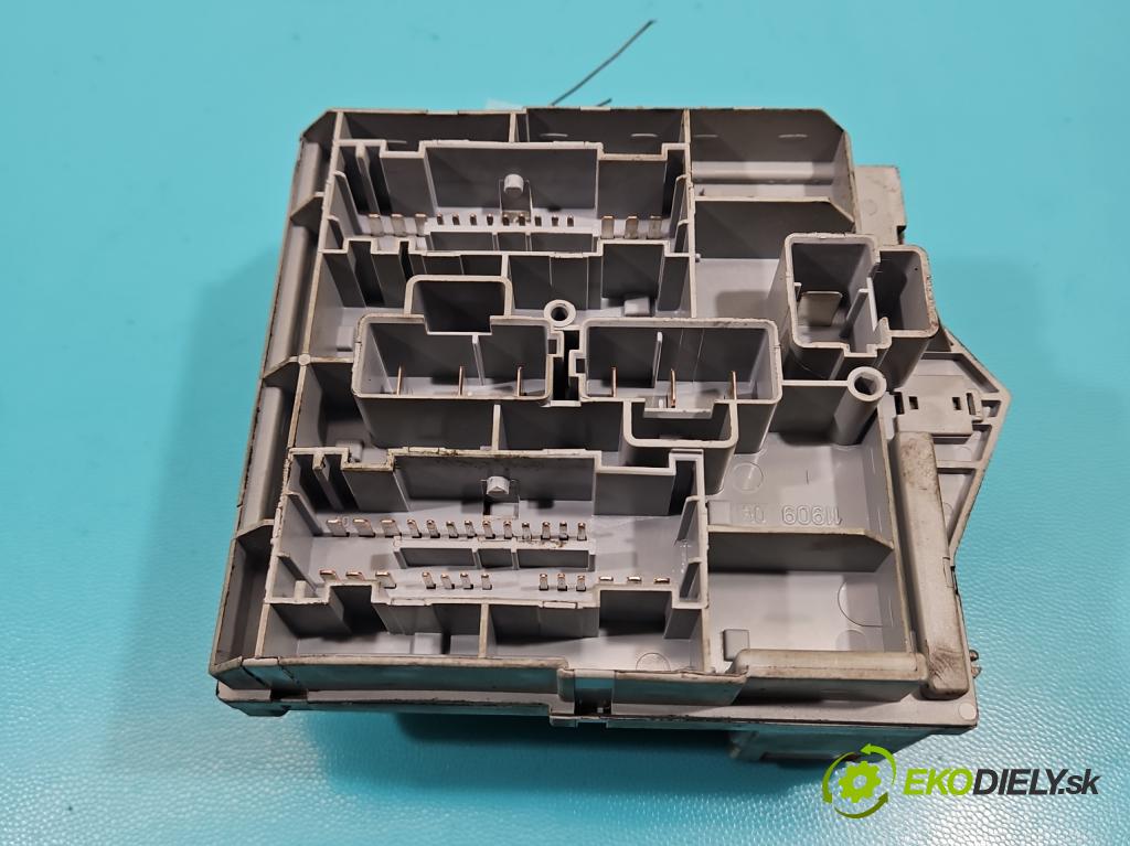 Fiat Bravo II 2007-2014 1.6 jtd 90 hp manual 66 kW 1598 cm3 5- skříňka pojistková 51775688 (Pojistkové skříňky)