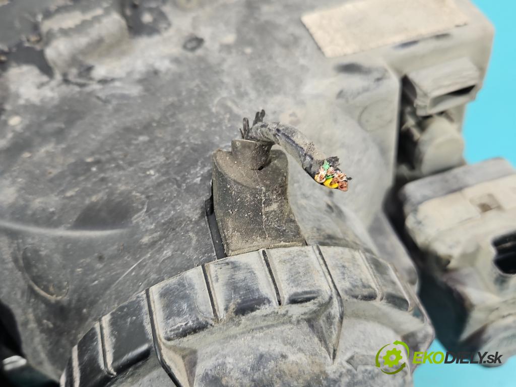 Peugeot 106 1.1 60 HP manual 44 kW 1124 cm3 5- Reflektor: pravý  (Pravé)