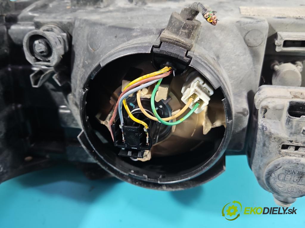 Peugeot 106 1.1 60 HP manual 44 kW 1124 cm3 5- Reflektor: pravý  (Pravé)