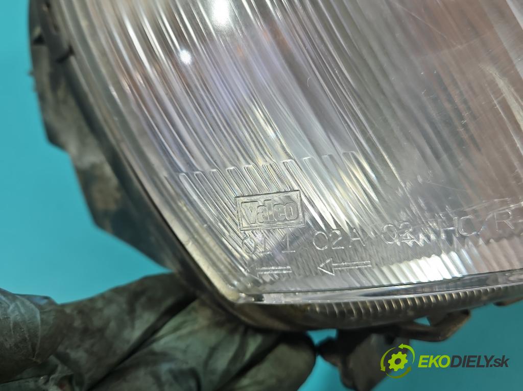 Peugeot 106 1.1 60 HP manual 44 kW 1124 cm3 5- Reflektor: pravý  (Pravé)