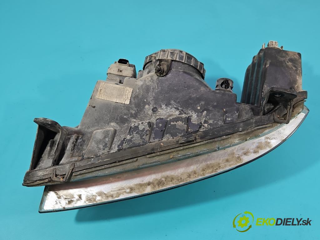 Peugeot 106 1.1 60 HP manual 44 kW 1124 cm3 5- Reflektor: pravý  (Pravé)