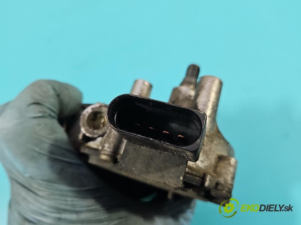 Audi A4 B5 1994-2001 1.6 8V 101 hp manual 74 kW 1595 cm3 5- motor stěračů přední 8D1955113C