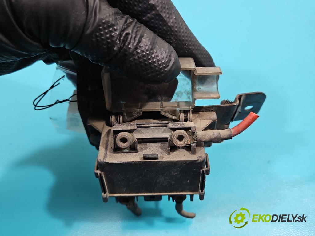 Seat Ibiza II 6K 1993-2002 1.9 sdi 68 HP manual 50 kW 1896 cm3 3- Relé: svíčky: zařicích: (Relé)