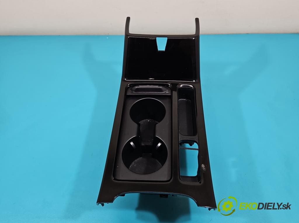 Kia Ceed III 2018- 1.5 160 HP automatic 117,5 kW 1482 cm3 5- Rukojeť: na nápoje: 84620-J7000 (Úchyty, držiaky na nápoje)