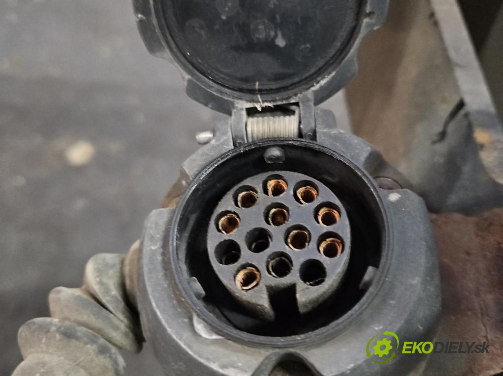 Audi A4 B6 2000-2004 1.9 tdi 131 hp manual 96 kW 1896 cm3 4- oko tažné  (Tažná zařízení)