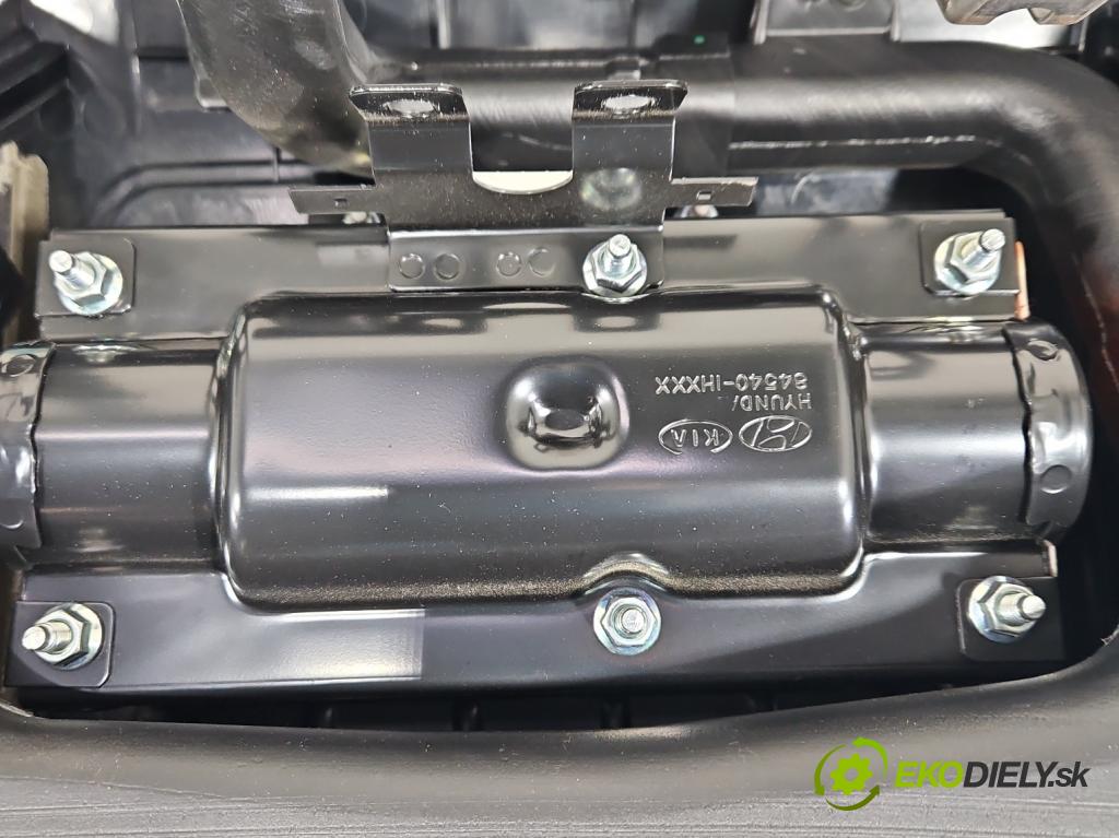 Kia Ceed I 2006-2012 1.6 16V 129 HP manual 95 kW 1591 cm3 5- kokpit,pristrojová doska rozdeľovacia