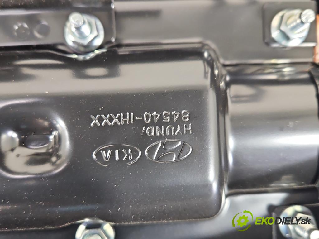 Kia Ceed I 2006-2012 1.6 16V 129 HP manual 95 kW 1591 cm3 5- kokpit,pristrojová doska rozdeľovacia