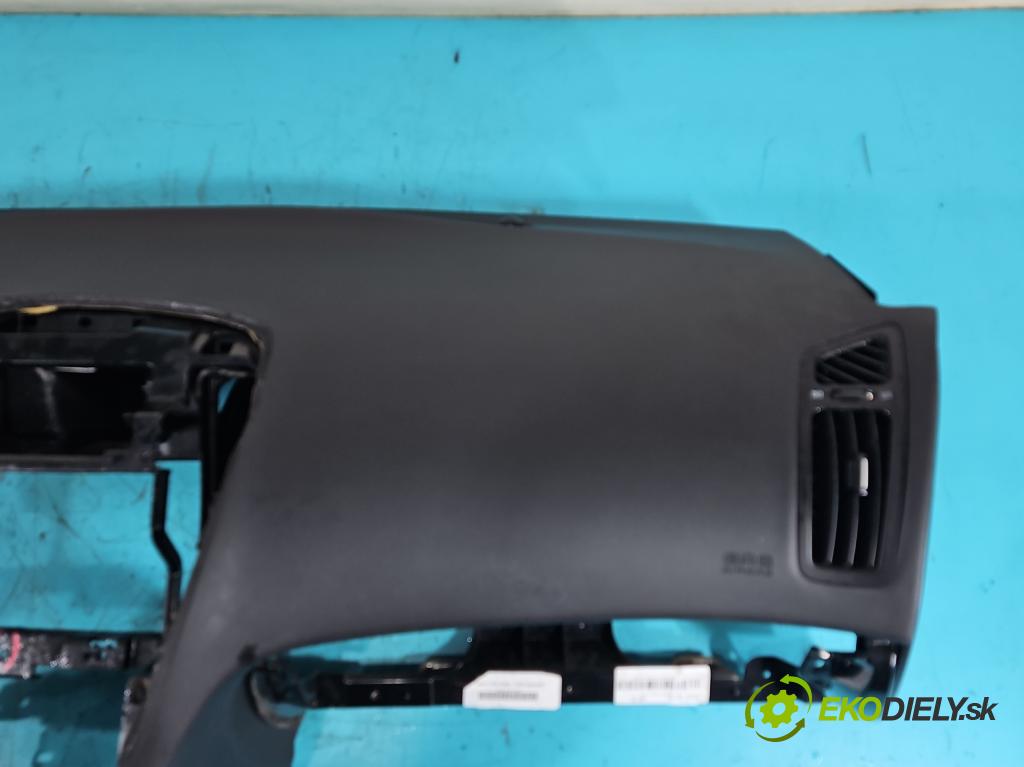 Kia Ceed I 2006-2012 1.6 16V 129 HP manual 95 kW 1591 cm3 5- kokpit,pristrojová doska rozdeľovacia