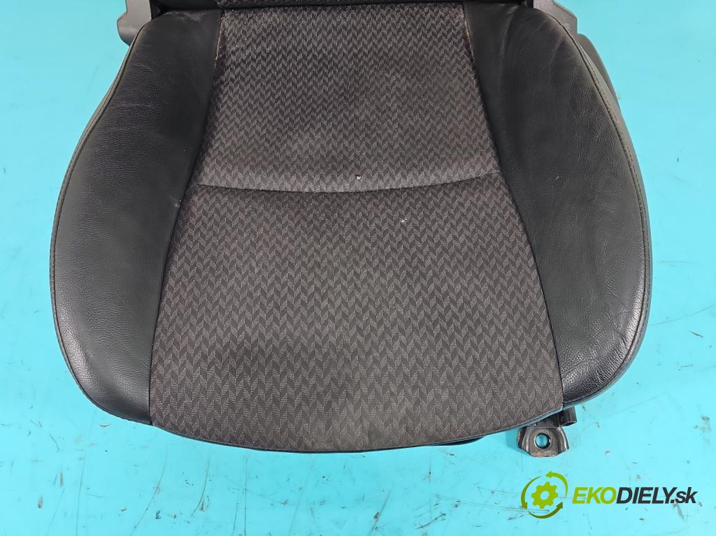 Kia Ceed I 2006-2012 1.6 16V 129 HP manual 95 kW 1591 cm3 5- Sedačka ľavý  (Sedačky, sedadlá)