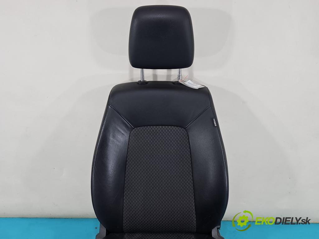 Kia Ceed I 2006-2012 1.6 16V 129 HP manual 95 kW 1591 cm3 5- Sedačka ľavý  (Sedačky, sedadlá)