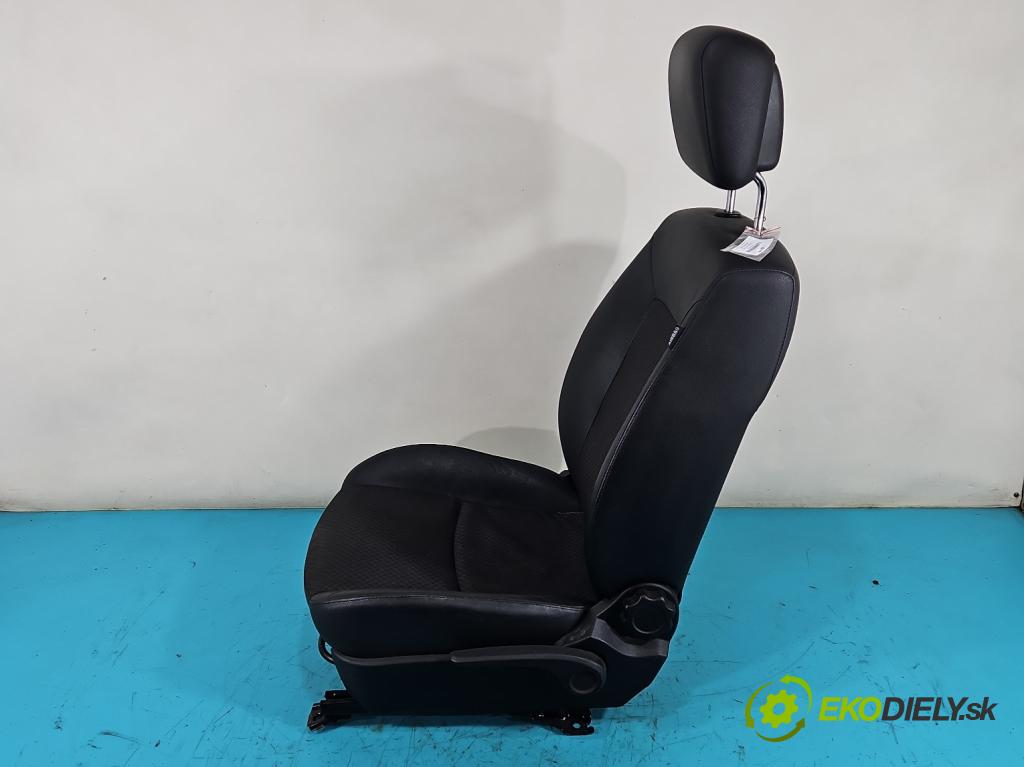 Kia Ceed I 2006-2012 1.6 16V 129 HP manual 95 kW 1591 cm3 5- Sedačka ľavý  (Sedačky, sedadlá)