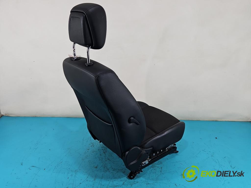 Kia Ceed I 2006-2012 1.6 16V 129 HP manual 95 kW 1591 cm3 5- Sedačka ľavý  (Sedačky, sedadlá)