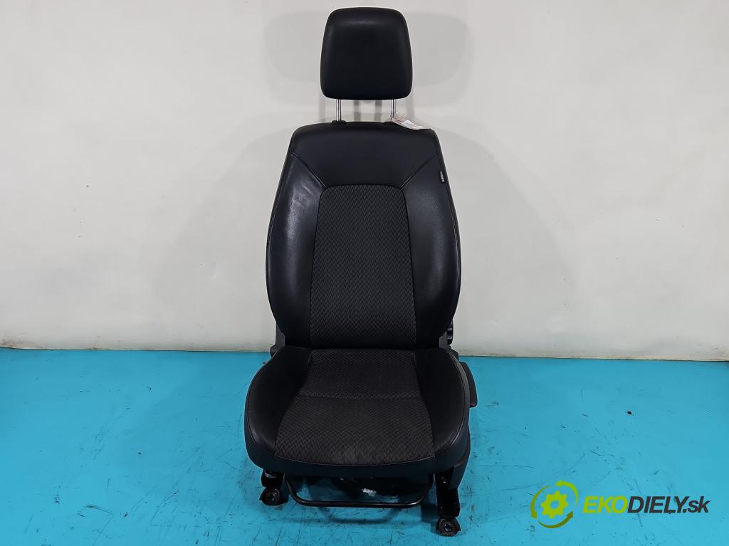 Kia Ceed I 2006-2012 1.6 16V 129 HP manual 95 kW 1591 cm3 5- Sedačka ľavý  (Sedačky, sedadlá)