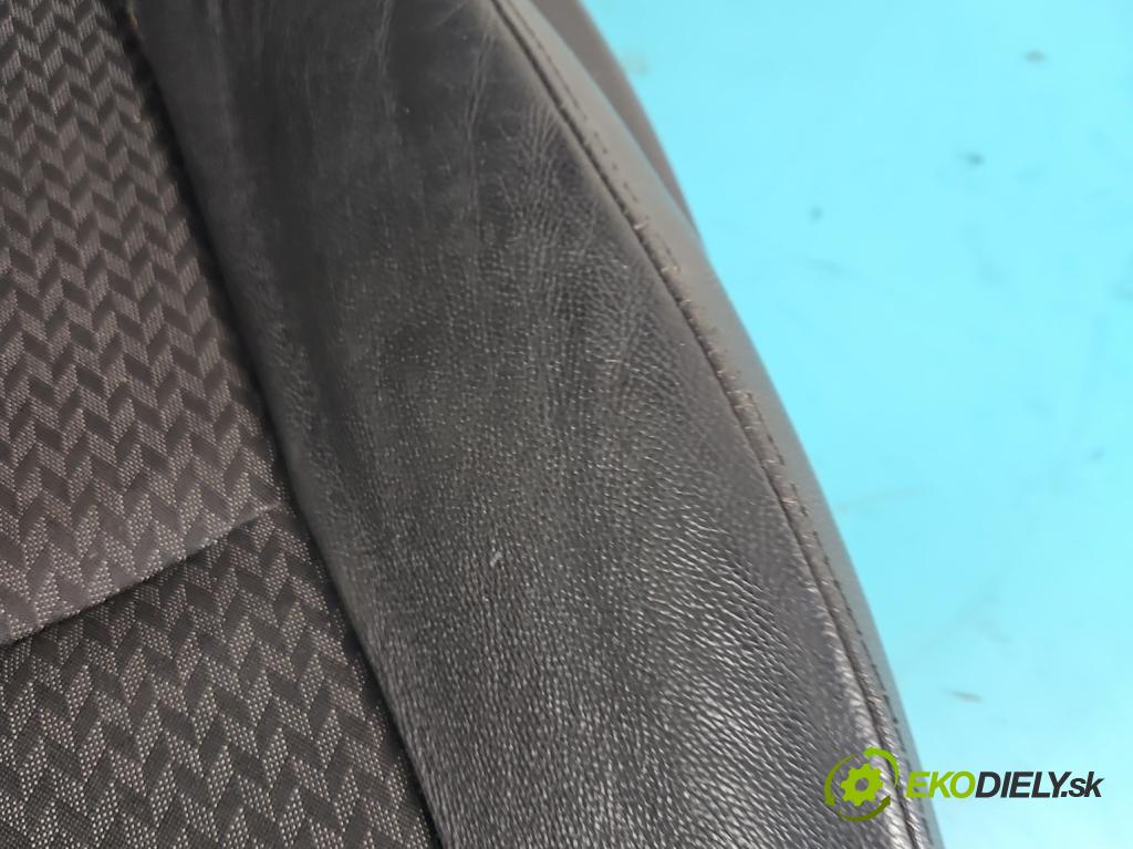 Kia Ceed I 2006-2012 1.6 16V 129 HP manual 95 kW 1591 cm3 5- Sedačka ľavý  (Sedačky, sedadlá)