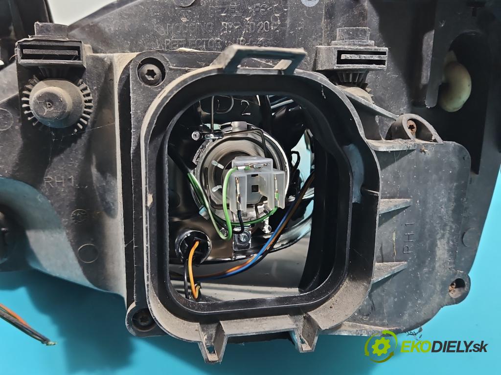 Ford Focus Mk1 1998-2004 1.8 16v 116 HP manual 85 kW 1796 cm3 5- Reflektor: pravý (Pravé)