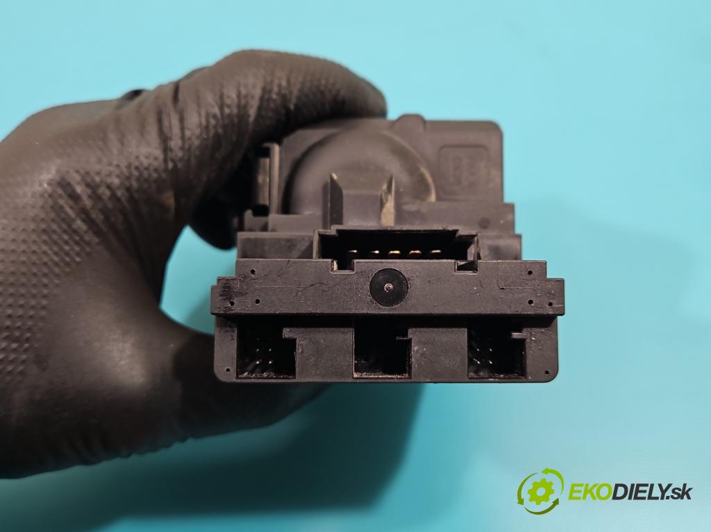 Vw Crafter 2006-2016 2.5 tdi 109 HP manual 80 kW 2461 cm3 5- Spínačka A9069002702 (Spínacie skrinky a kľúče)