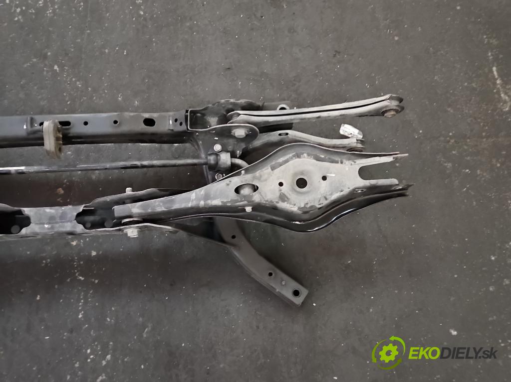 Kia Ceed III 2018- 1.5 160 hp automatic 117,5 kW 1482 cm3 5- zadní výztuha  (Výztuhy zadní)