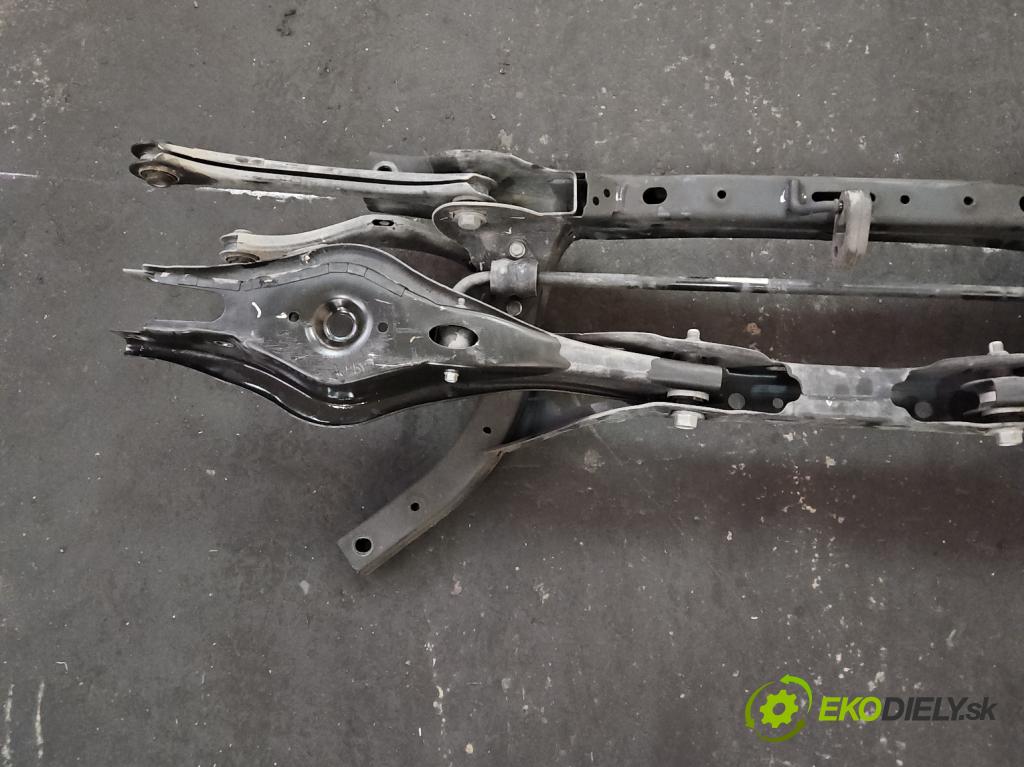 Kia Ceed III 2018- 1.5 160 hp automatic 117,5 kW 1482 cm3 5- zadní výztuha  (Výztuhy zadní)