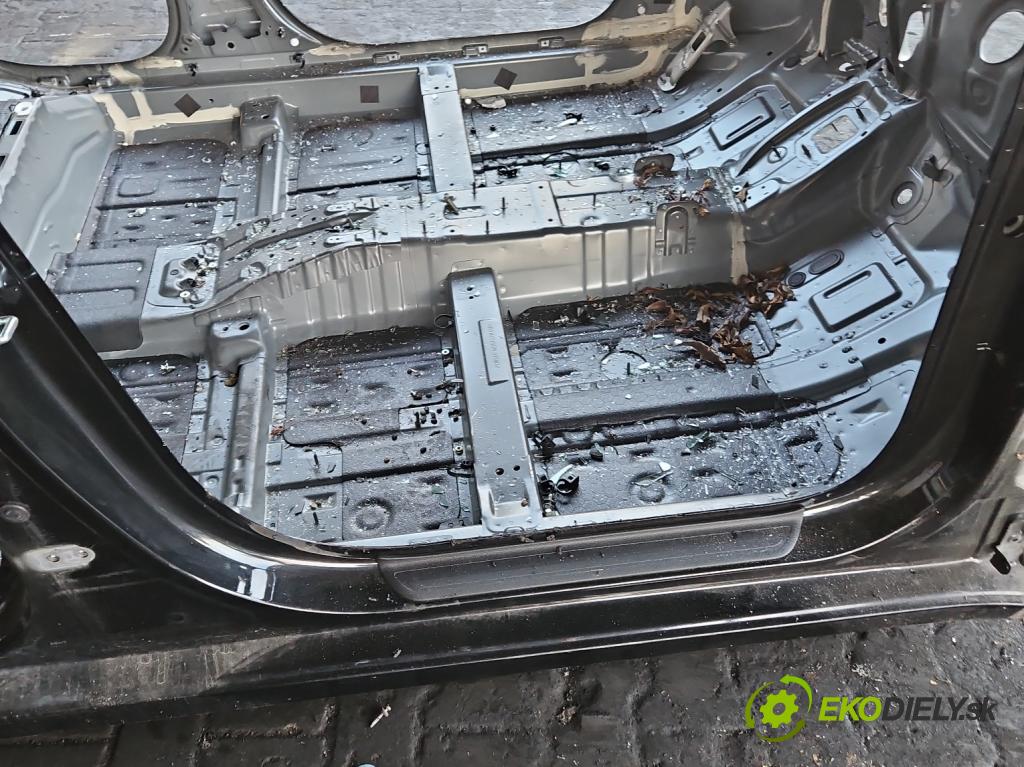 Kia Ceed III 2018- 1.5 160 hp automatic 117,5 kW 1482 cm3 5- práh pravý (Ostatní)