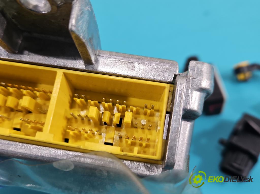 Honda Civic VIII 2006-2011 1,4.0 16V 83 HP automatic 61 kW 1339 cm3 5- kokpit,pristrojová doska rozdeľovacia