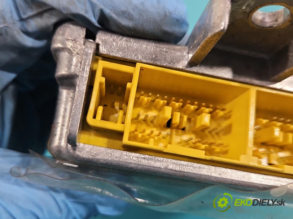 Honda Civic VIII 2006-2011 1,4.0 16V 83 HP automatic 61 kW 1339 cm3 5- kokpit,pristrojová doska rozdeľovacia