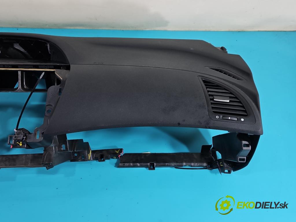 Honda Civic VIII 2006-2011 1,4.0 16V 83 HP automatic 61 kW 1339 cm3 5- kokpit,pristrojová doska rozdeľovacia