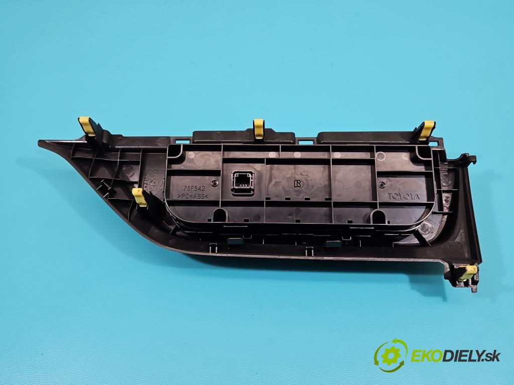 Toyota Corolla E16/E18  2013-2019 1.6 16V 132  HP manual 97 kW 1598 cm3 4- panel kúrenia 75F542