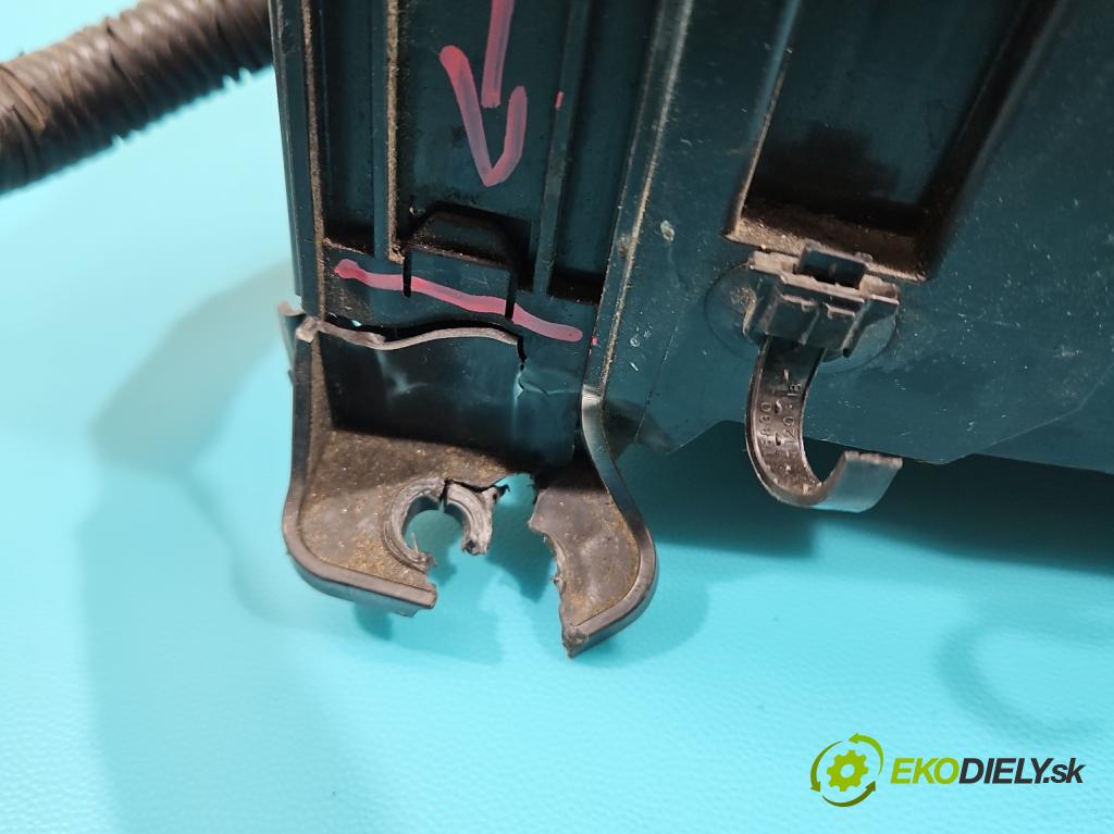 Isuzu D-Max III 2019- 1.9d 163 hp manual 120 kW 1898 cm3 5- skříňka pojistková  (Pojistkové skříňky)