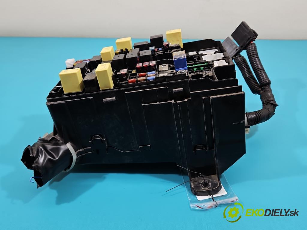 Isuzu D-Max III 2019- 1.9d 163 hp manual 120 kW 1898 cm3 5- skříňka pojistková  (Pojistkové skříňky)