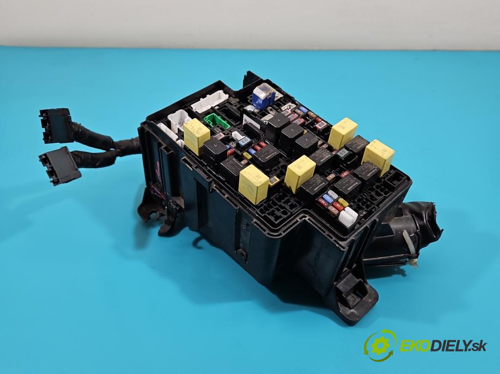 Isuzu D-Max III 2019- 1.9d 163 hp manual 120 kW 1898 cm3 5- skříňka pojistková  (Pojistkové skříňky)