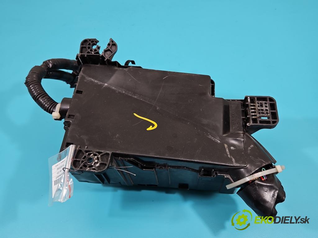 Isuzu D-Max III 2019- 1.9d 163 hp manual 120 kW 1898 cm3 5- skříňka pojistková  (Pojistkové skříňky)