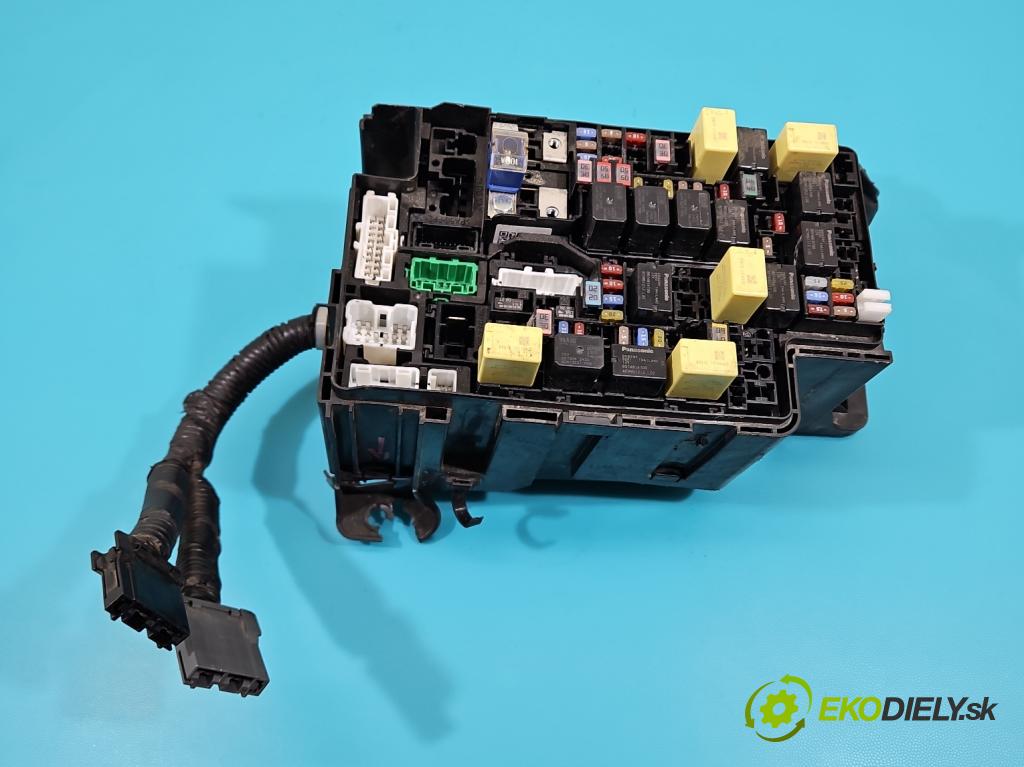 Isuzu D-Max III 2019- 1.9d 163 hp manual 120 kW 1898 cm3 5- skříňka pojistková  (Pojistkové skříňky)