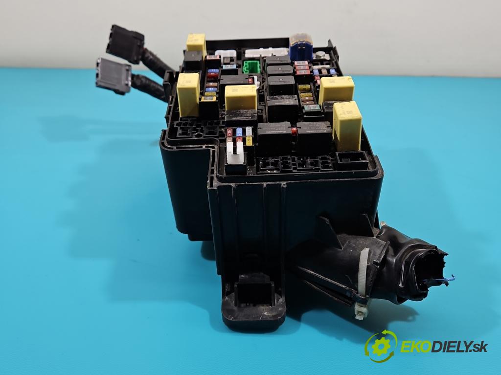 Isuzu D-Max III 2019- 1.9d 163 hp manual 120 kW 1898 cm3 5- skříňka pojistková  (Pojistkové skříňky)