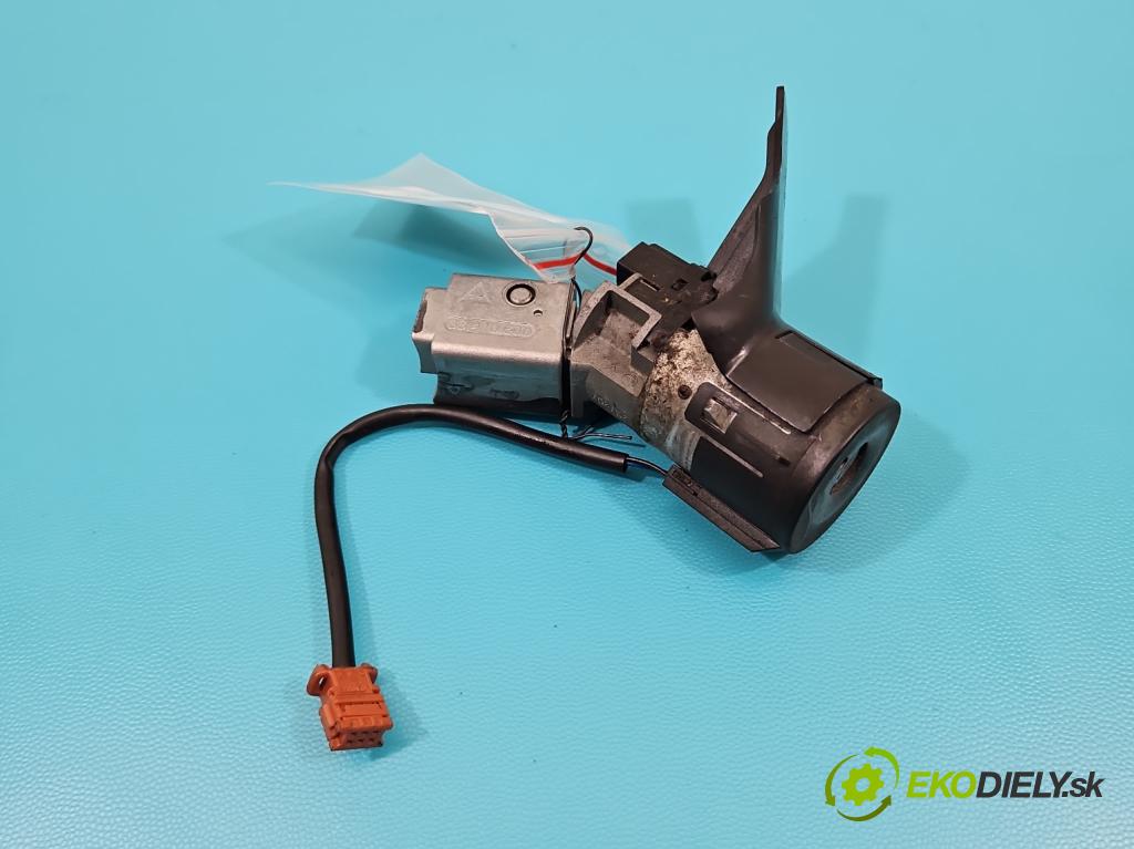 Peugeot 207 1.4 16V 88 HP manual 65 kW 1360 cm3 5- Spínačka  (Spínacie skrinky a kľúče)