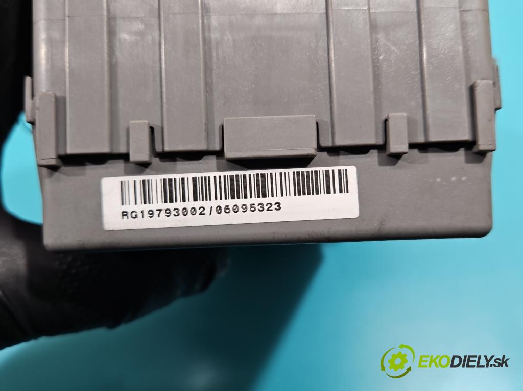 Honda Civic VIII 2006-2011 1,4.0 16V 83 hp automatic 61 kW 1339 cm3 5- skříňka pojistková SMG-G012 (Pojistkové skříňky)