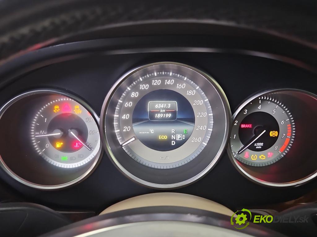 Mercedes CLS II C218 2010-2018 4.7 V8 (278922) automatic 315 kW 4664 cm3 4- prístrojovka/ budíky A2C87307000 (Prístrojové dosky, displeje)