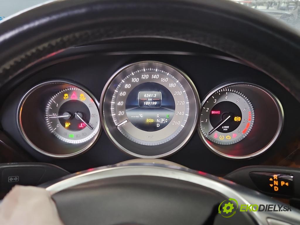 Mercedes CLS II C218 2010-2018 4.7 V8 (278922) automatic 315 kW 4664 cm3 4- prístrojovka/ budíky A2C87307000 (Prístrojové dosky, displeje)
