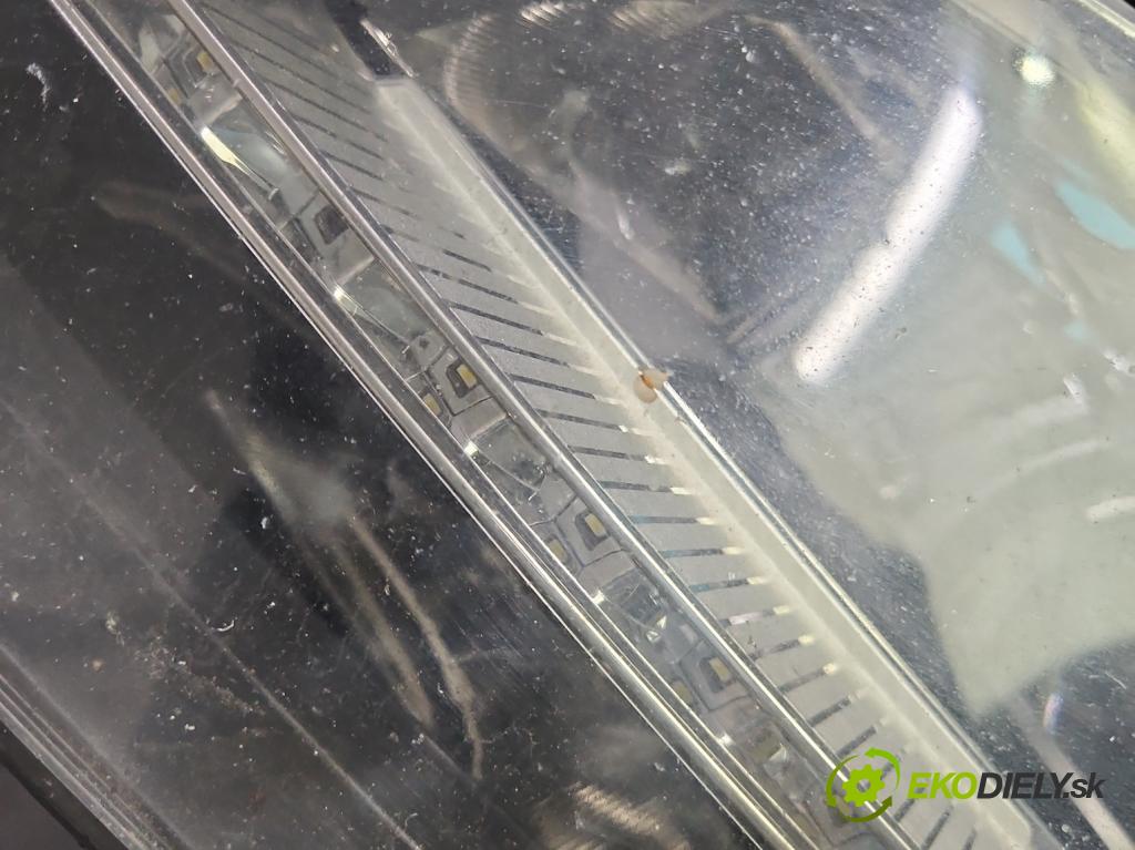 Mercedes CLS II C218 2010-2018 4.7 V8 278922 automatic 315 kW 4664 cm3 4- světlo levý  (Klika dveří ostatní)