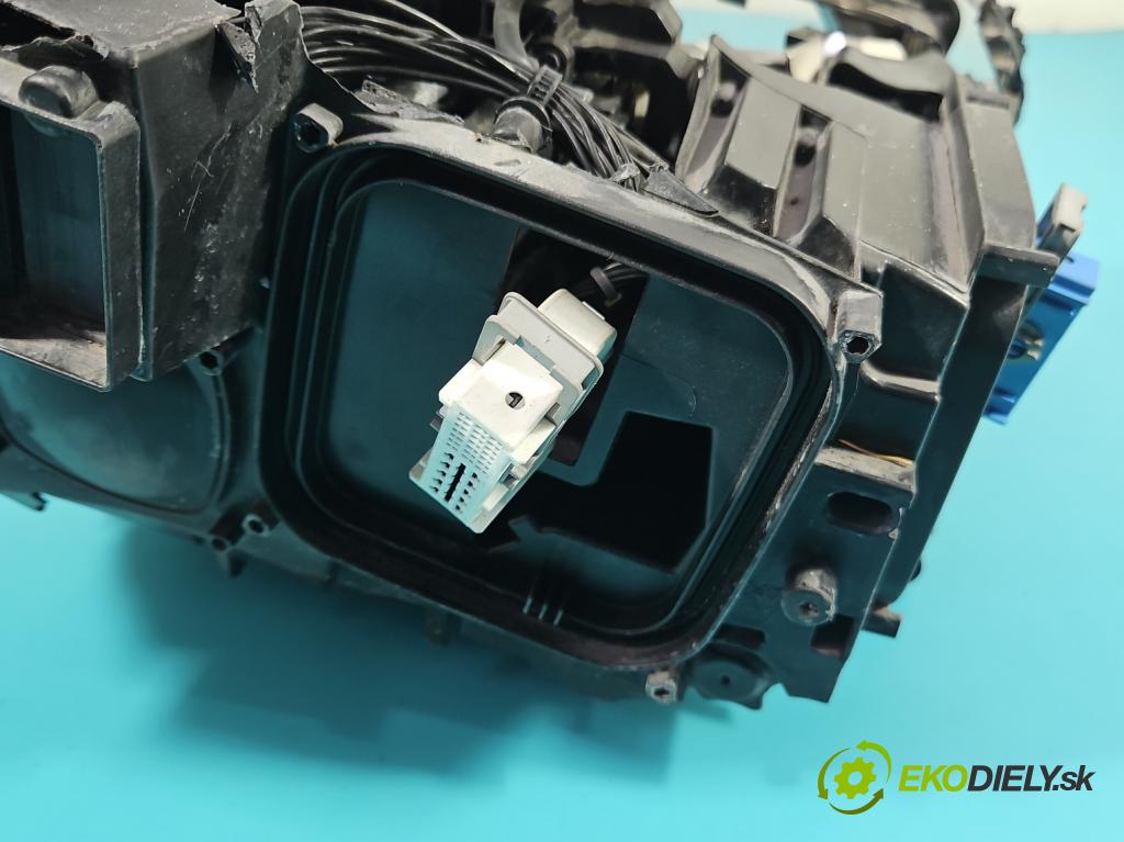 Mercedes CLS II C218 2010-2018 4.7 V8 278922 automatic 315 kW 4664 cm3 4- světlo levý  (Klika dveří ostatní)